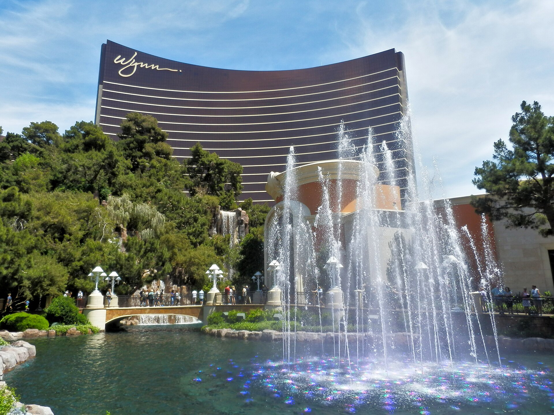 The exterior of the Wynn Las Vegas resort tower and its fountains